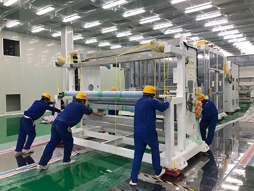四川龍華光電様の設備搬入作業